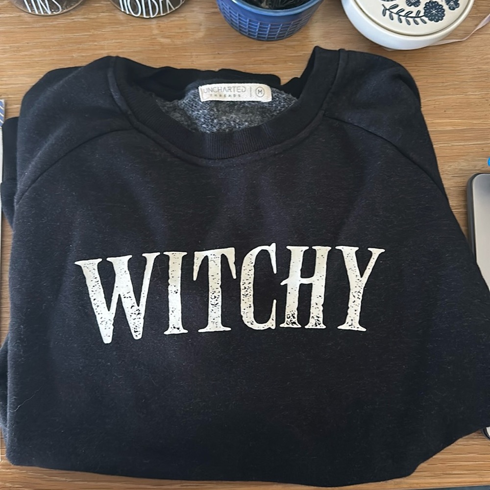 WITCHY CREW NECK